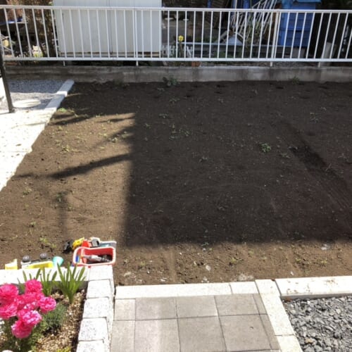 ４月に入りましてお庭の芝張りのご案内をさせて頂きました。準備が整いしだい芝張り作業となります。