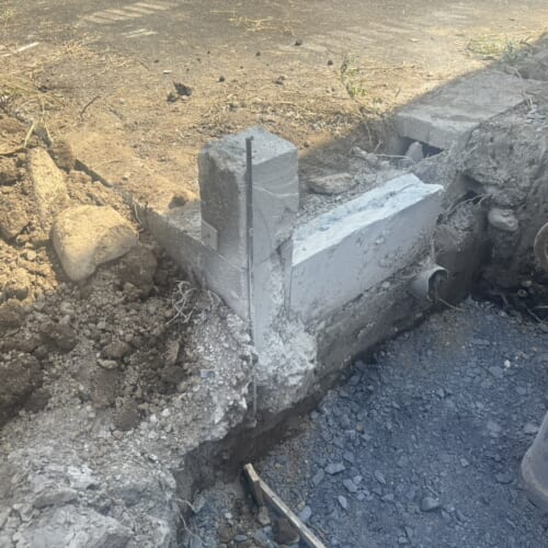 既存基礎のカット解体作業となります。