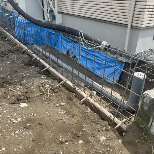 北側基礎擁壁の配筋組み作業となります。