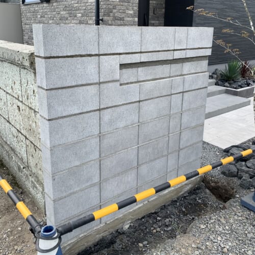 門袖のブロック積み作業が終わりまして明日からタイル張り作業開始となります。