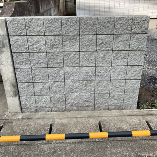 ブロック積みです。