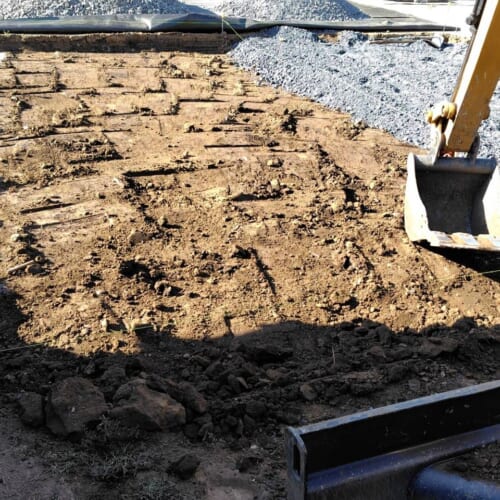 駐車場部分の掘削です。