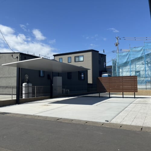 駐車場のコンクリートの養生も完了となりましてお車を入れて頂きまして大丈夫です。駐車場をご使用ください。工事完了となります。ありがとうございました。