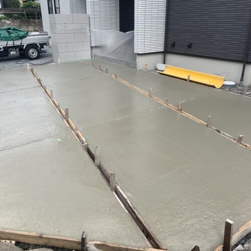 駐車場コンクリートの打設です。