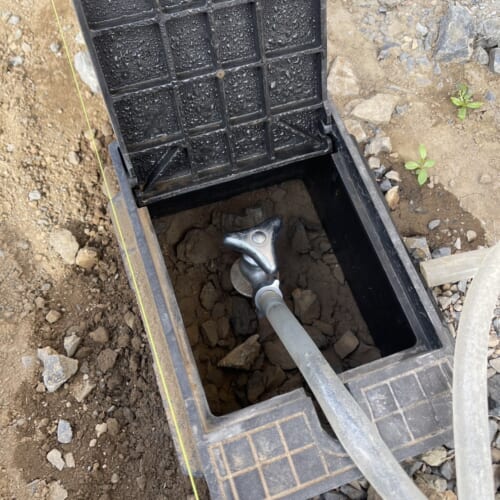 散水栓の移設作業となります。