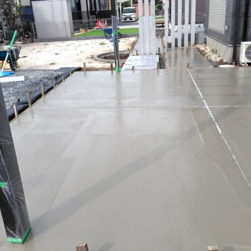 生コンコンクリート打設です