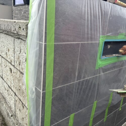 門袖へのビブロ塗り作業となります。