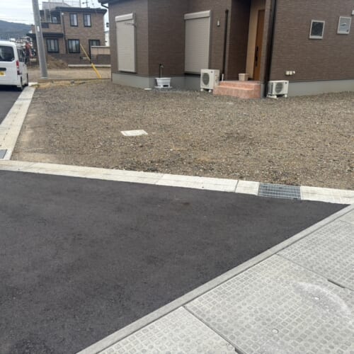 本日は工事着工前のご近隣へのご挨拶にお伺いさせて頂きました。お待たせ致しました外構工事着工となります。