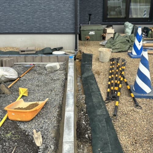 コア抜きと地先ブロックの施工です。