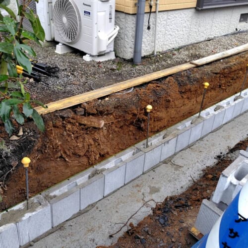 ブロック積みです。