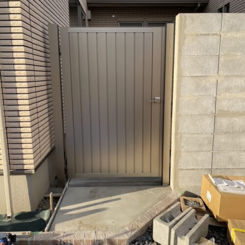 門扉の取付です。