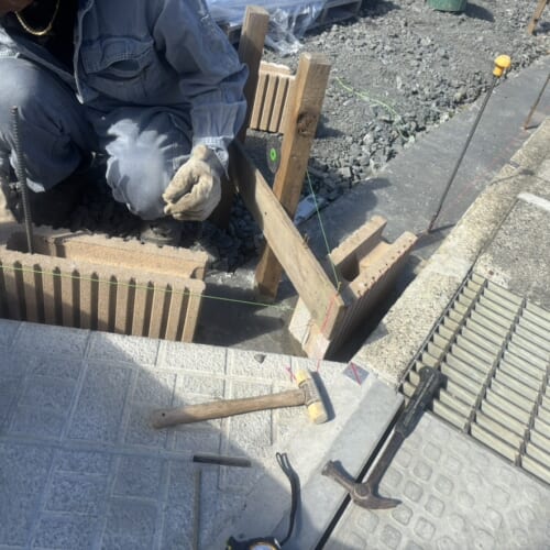 ブロック積み作業となります。