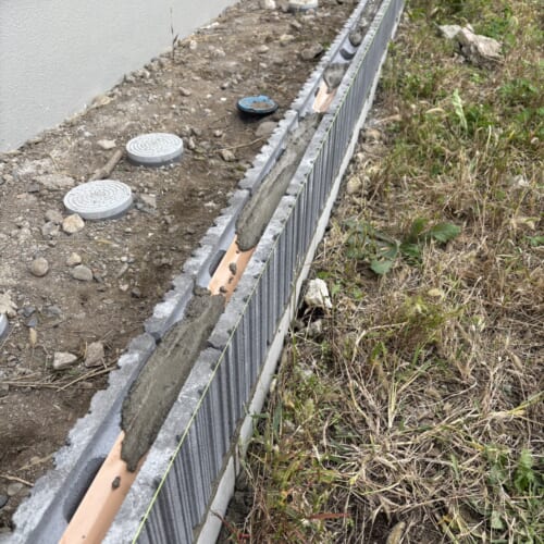 ブロック積み作業になります。