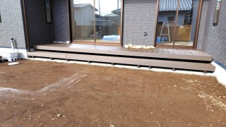 デッキの施工です。