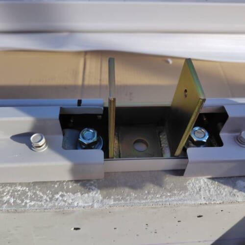 ガレージアンカーボルトの固定です。