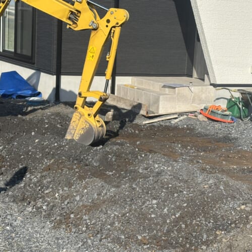 駐車場部分の掘削作業となります。