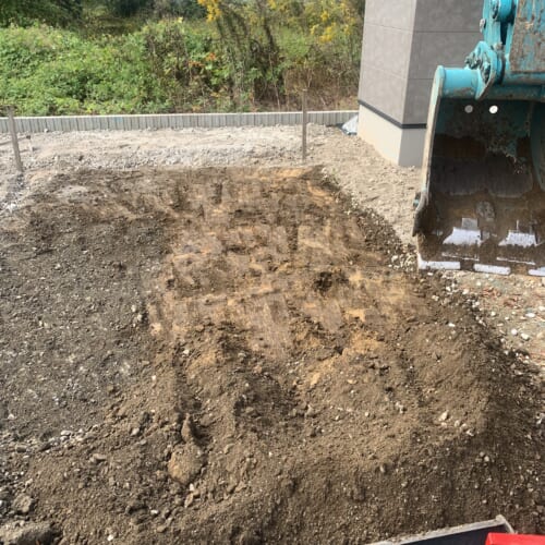 駐車場土間掘削です。