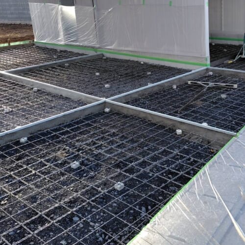 土間コンクリート打設前の養生です。