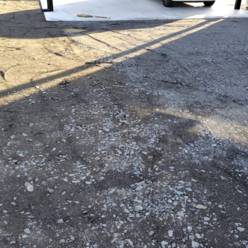 砕石敷きです。