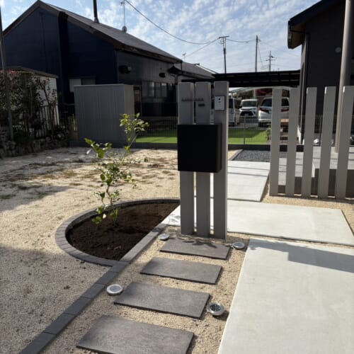 レモンの木の植え込みです。