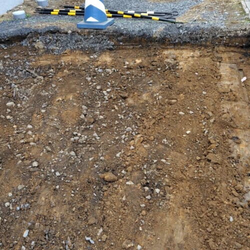 駐車場部分の掘削です。