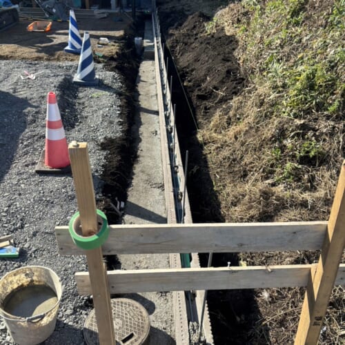 ブロック積みです。