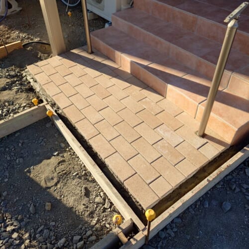 インターロッキング張りです。