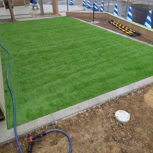 人工芝はりです。