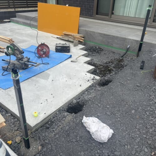 アーキレールの手すりの柱設置となります。