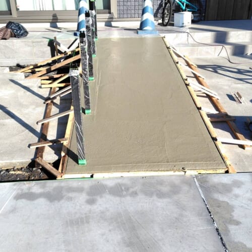 スロープコンクリートの打設です