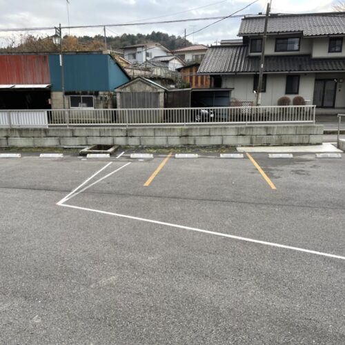 車止め設置完了です。