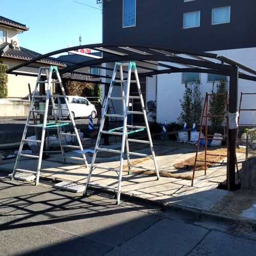 カーポート組建てです。
