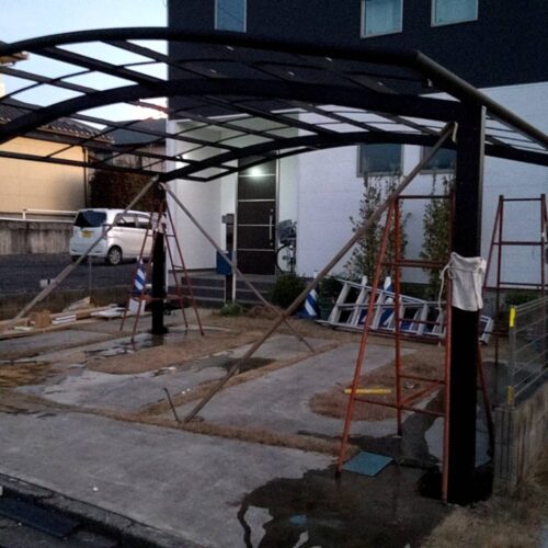 カーポート建てです。