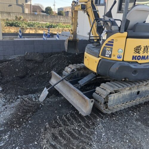駐車場部分の掘削作業となります。