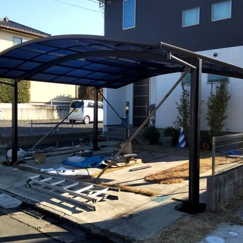 カーポート建てです。