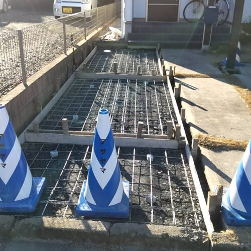 土間コンクリートワイヤーメッシュ敷きです。