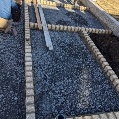 駐車場ビリ砂利敷きです。