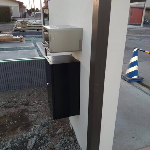 門柱設置です。