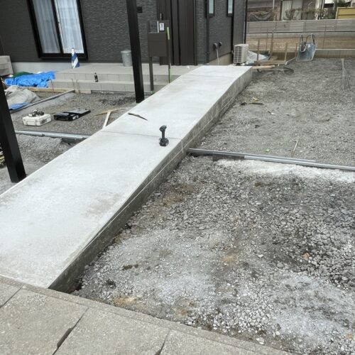 スロープ土間コンクリートの枠ばらしです。