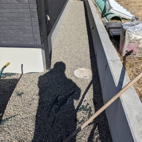 6号砕石敷きです。