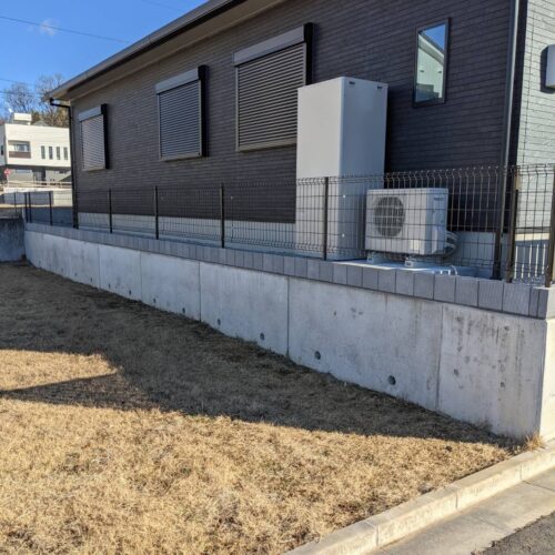 フェンスの取付です。