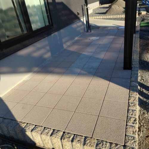 ３００角平板敷きです。