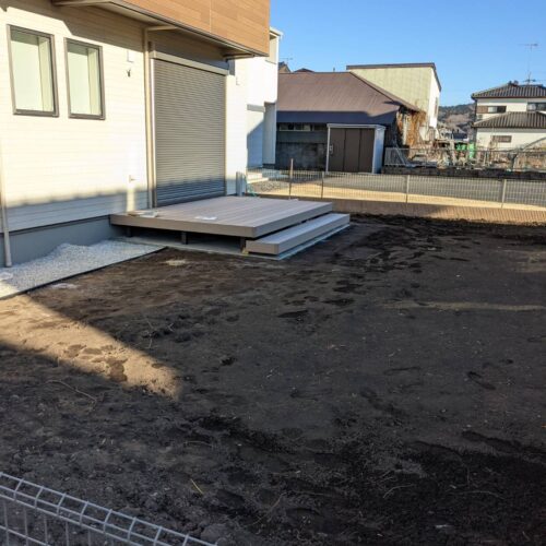 ウッドデッキ組み立てです。