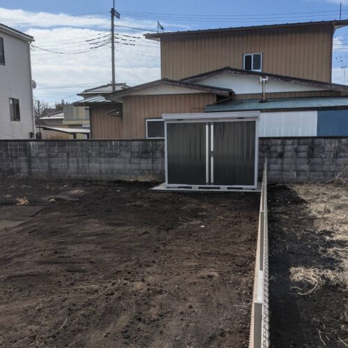 物置組み立てです。