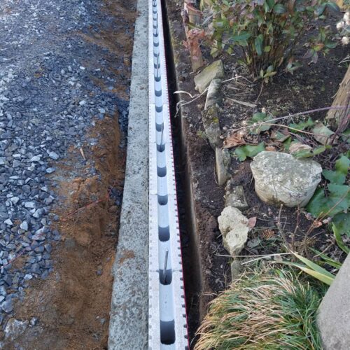 ブロック積み作業です。