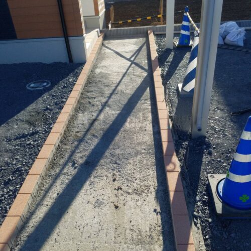 インターロッキング張り作業です。