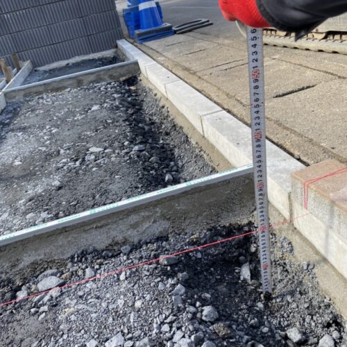 土間コン下地砕石整正です。