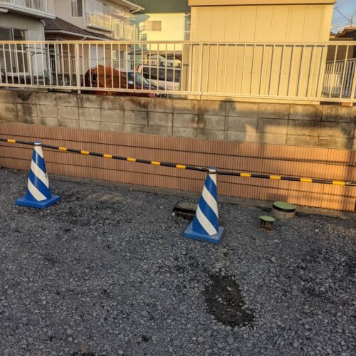 ブロック積み作業です。