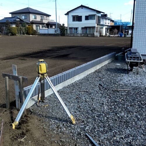 ブロック積み作業です。