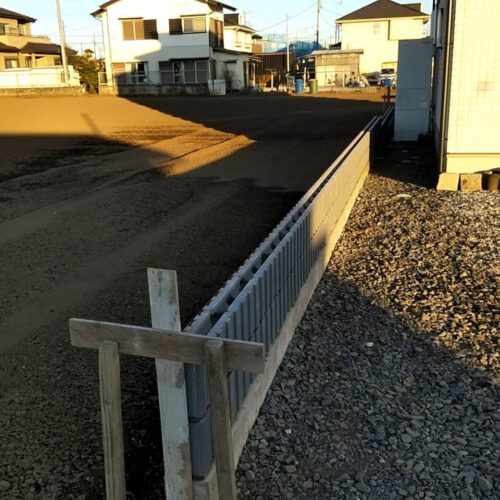 ブロック積みです。